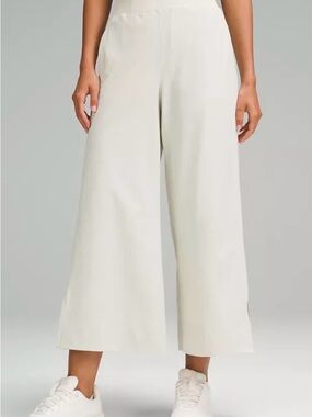 Lululemon Stretch Woven High-Rise Wide-Leg Cropped Pant
